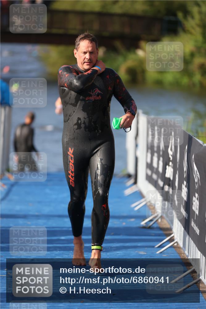 25.08.2024 - Elbe Triathlon Hamburg H.Heesch http://msf.ph/oto/6860941 25.08.2024 09:15:56 Schwimmen 363, 372, 409, 426 meine-sportfotos.de