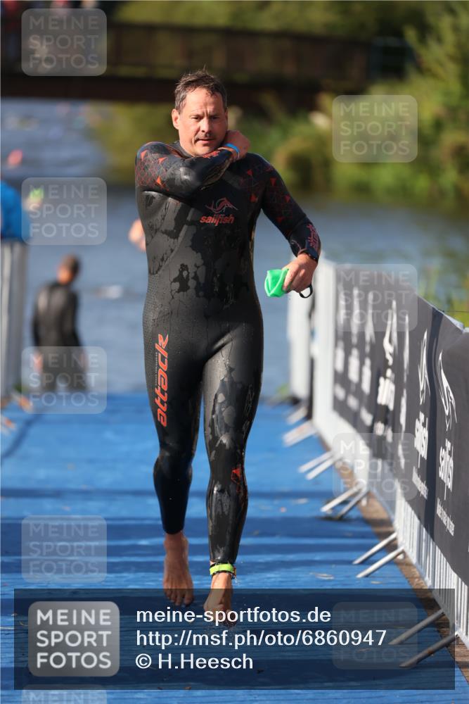 25.08.2024 - Elbe Triathlon Hamburg H.Heesch http://msf.ph/oto/6860947 25.08.2024 09:15:56 Schwimmen 363, 372, 409, 426 meine-sportfotos.de