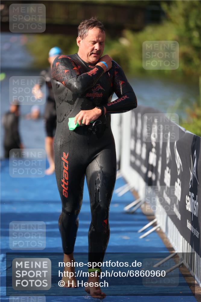 25.08.2024 - Elbe Triathlon Hamburg H.Heesch http://msf.ph/oto/6860960 25.08.2024 09:15:56 Schwimmen 363, 372, 409, 426 meine-sportfotos.de