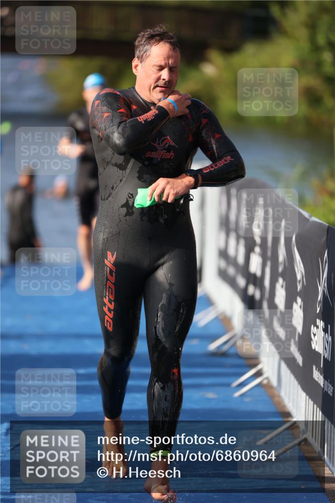 25.08.2024 - Elbe Triathlon Hamburg H.Heesch http://msf.ph/oto/6860964 25.08.2024 09:15:56 Schwimmen 363, 372, 409, 426 meine-sportfotos.de