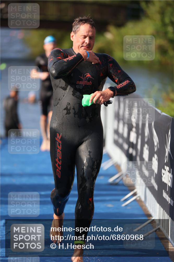 25.08.2024 - Elbe Triathlon Hamburg H.Heesch http://msf.ph/oto/6860968 25.08.2024 09:15:56 Schwimmen 363, 372, 409, 426 meine-sportfotos.de