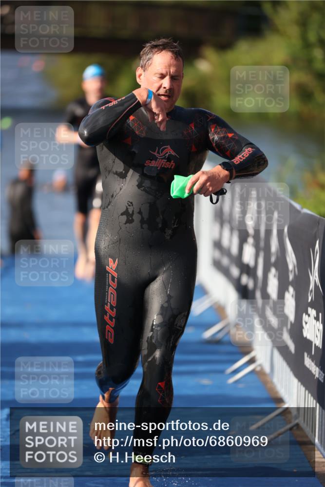25.08.2024 - Elbe Triathlon Hamburg H.Heesch http://msf.ph/oto/6860969 25.08.2024 09:15:57 Schwimmen 363, 372, 409, 426 meine-sportfotos.de