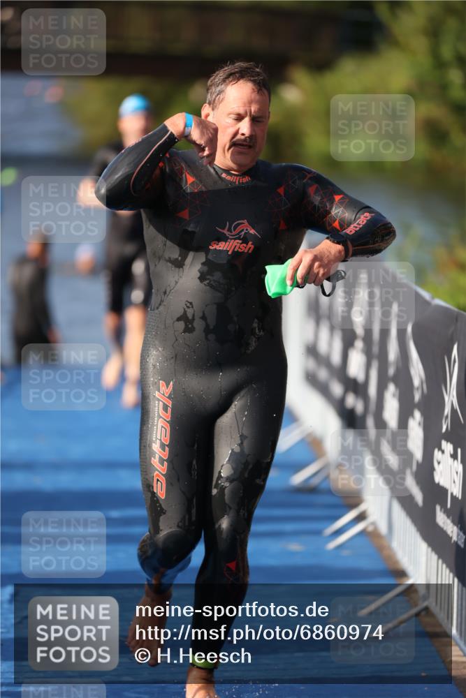 25.08.2024 - Elbe Triathlon Hamburg H.Heesch http://msf.ph/oto/6860974 25.08.2024 09:15:57 Schwimmen 363, 372, 409, 426 meine-sportfotos.de