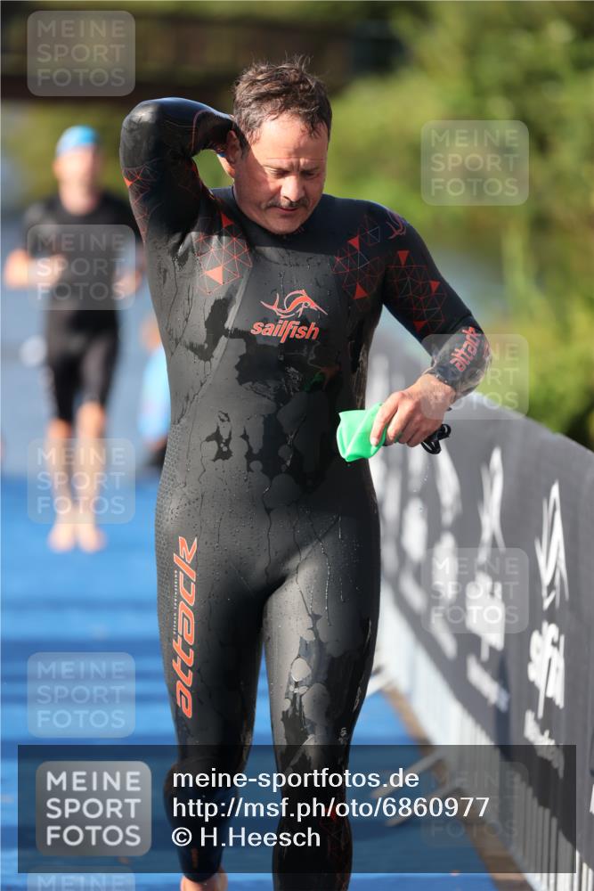 25.08.2024 - Elbe Triathlon Hamburg H.Heesch http://msf.ph/oto/6860977 25.08.2024 09:15:57 Schwimmen 363, 372, 409, 426 meine-sportfotos.de