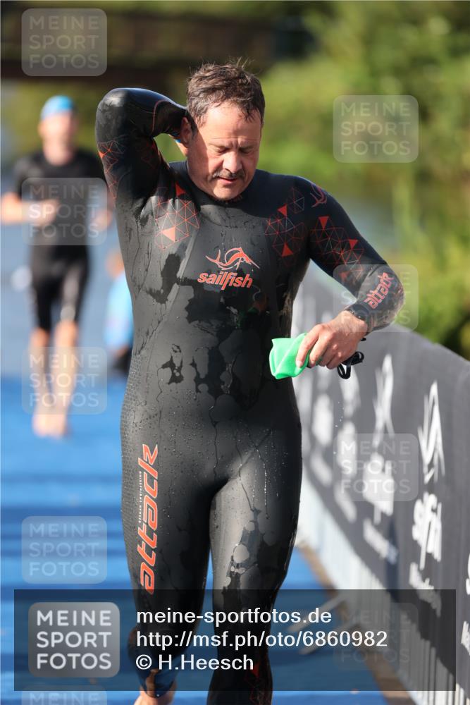 25.08.2024 - Elbe Triathlon Hamburg H.Heesch http://msf.ph/oto/6860982 25.08.2024 09:15:57 Schwimmen 363, 372, 409, 426 meine-sportfotos.de