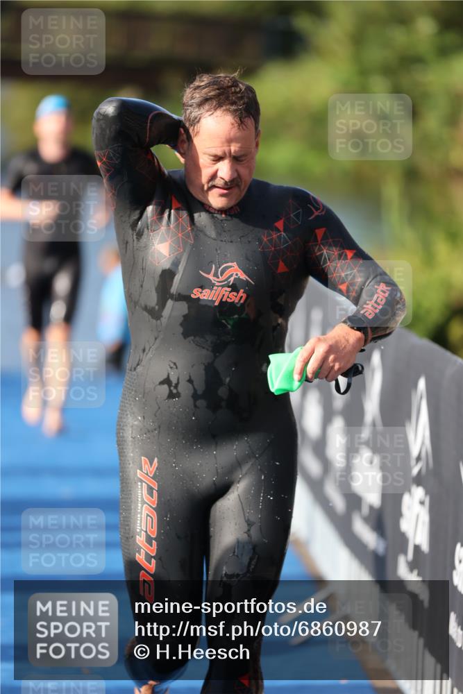 25.08.2024 - Elbe Triathlon Hamburg H.Heesch http://msf.ph/oto/6860987 25.08.2024 09:15:57 Schwimmen 363, 372, 409, 426 meine-sportfotos.de