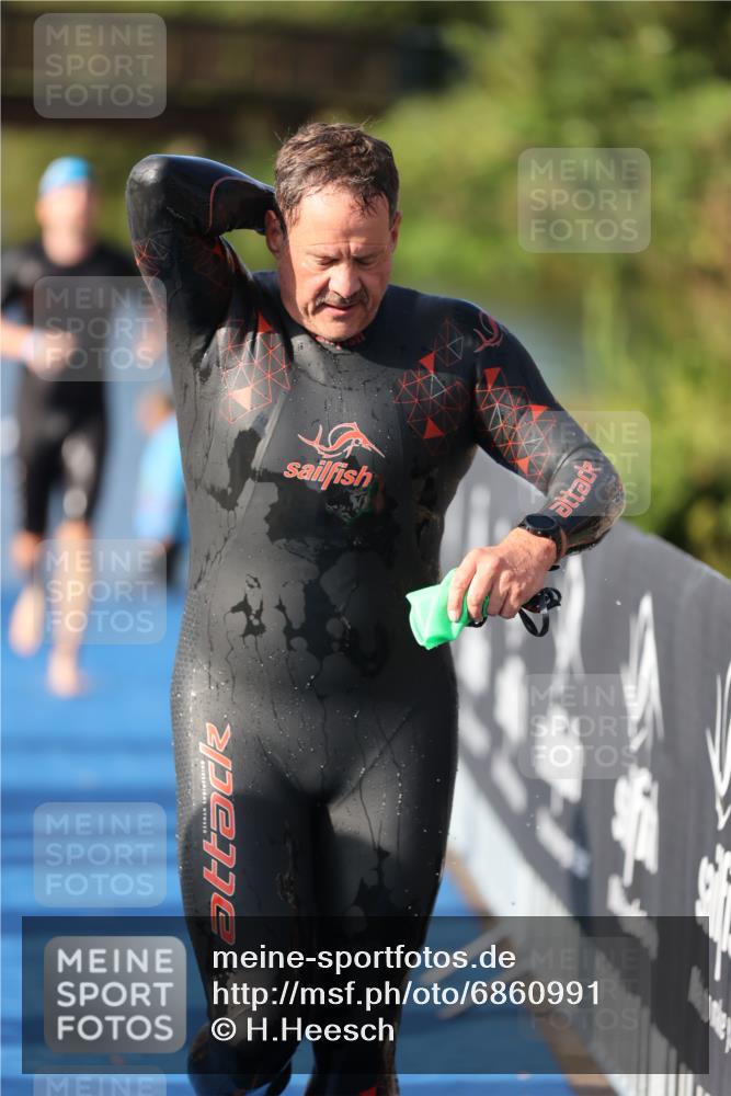 25.08.2024 - Elbe Triathlon Hamburg H.Heesch http://msf.ph/oto/6860991 25.08.2024 09:15:57 Schwimmen 363, 372, 409, 426 meine-sportfotos.de