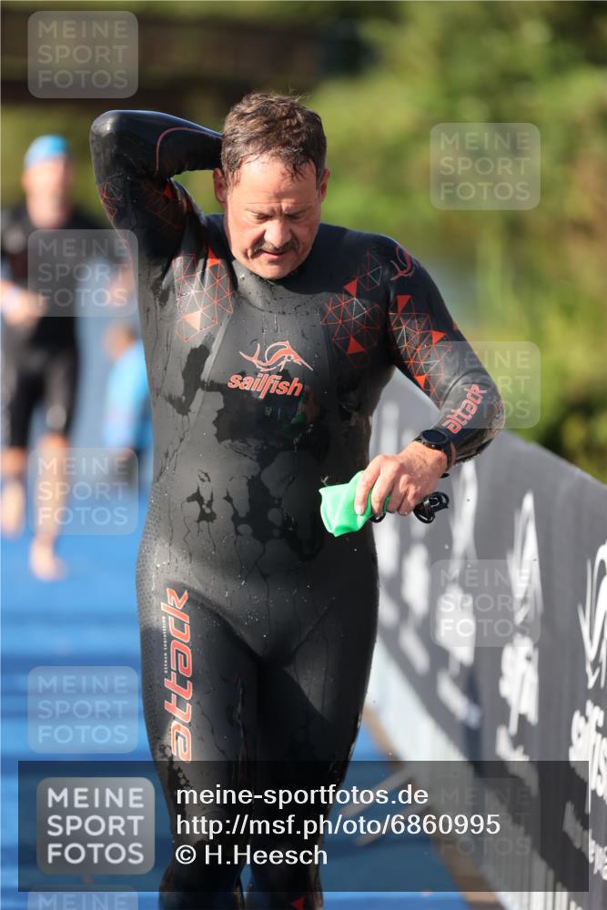 25.08.2024 - Elbe Triathlon Hamburg H.Heesch http://msf.ph/oto/6860995 25.08.2024 09:15:57 Schwimmen 363, 372, 409, 426 meine-sportfotos.de