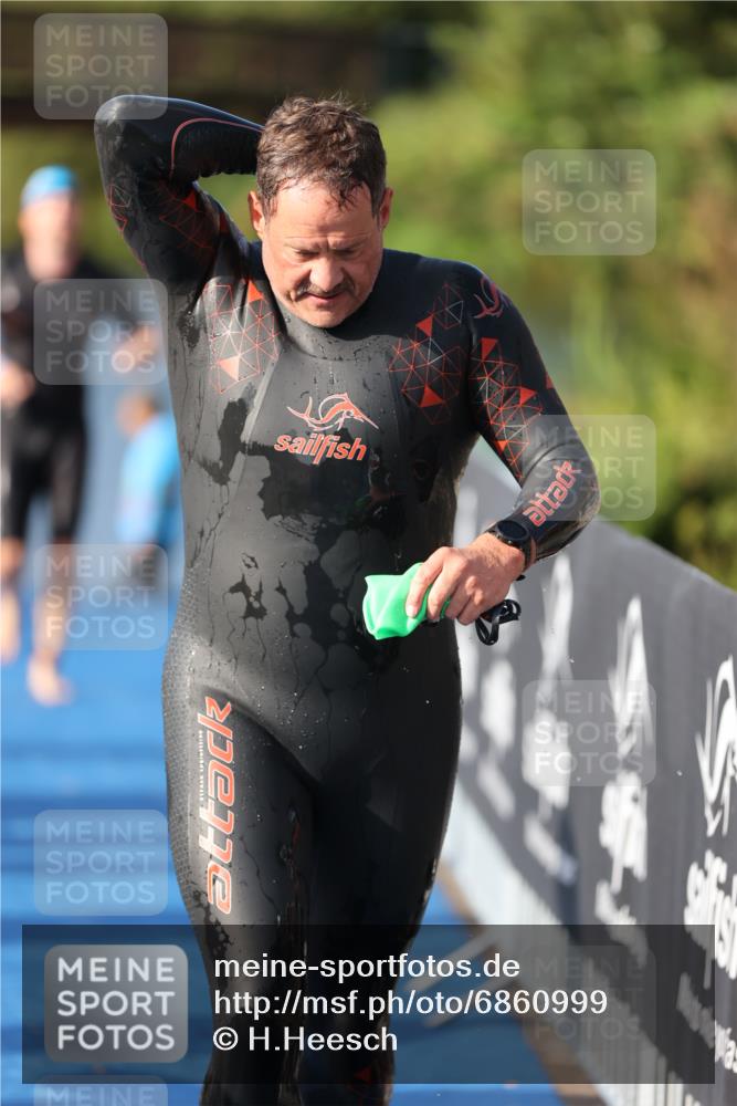 25.08.2024 - Elbe Triathlon Hamburg H.Heesch http://msf.ph/oto/6860999 25.08.2024 09:15:57 Schwimmen 363, 372, 409, 426 meine-sportfotos.de