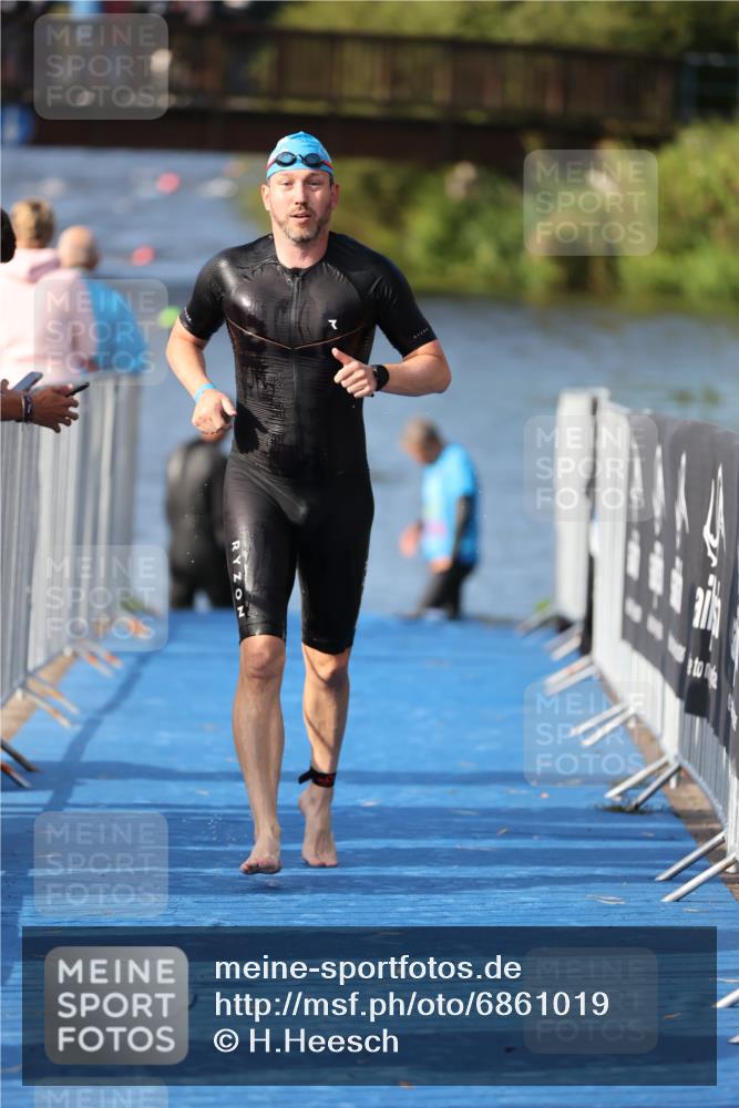 25.08.2024 - Elbe Triathlon Hamburg H.Heesch http://msf.ph/oto/6861019 25.08.2024 09:16:00 Schwimmen 363, 372, 409, 426 meine-sportfotos.de