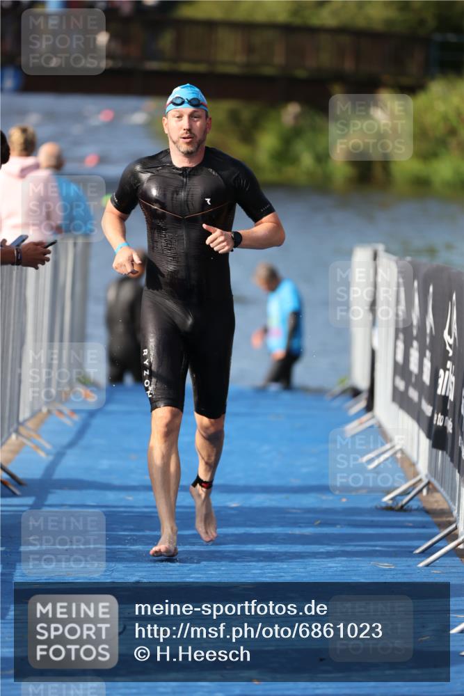 25.08.2024 - Elbe Triathlon Hamburg H.Heesch http://msf.ph/oto/6861023 25.08.2024 09:16:00 Schwimmen 363, 372, 409, 426 meine-sportfotos.de
