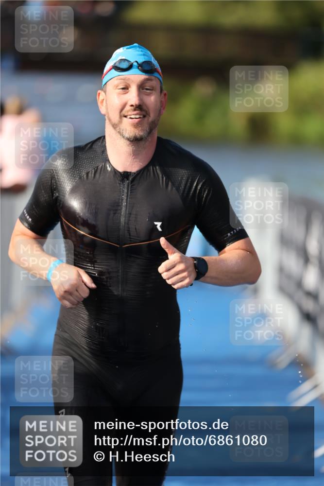 25.08.2024 - Elbe Triathlon Hamburg H.Heesch http://msf.ph/oto/6861080 25.08.2024 09:16:02 Schwimmen 363, 372, 409 meine-sportfotos.de