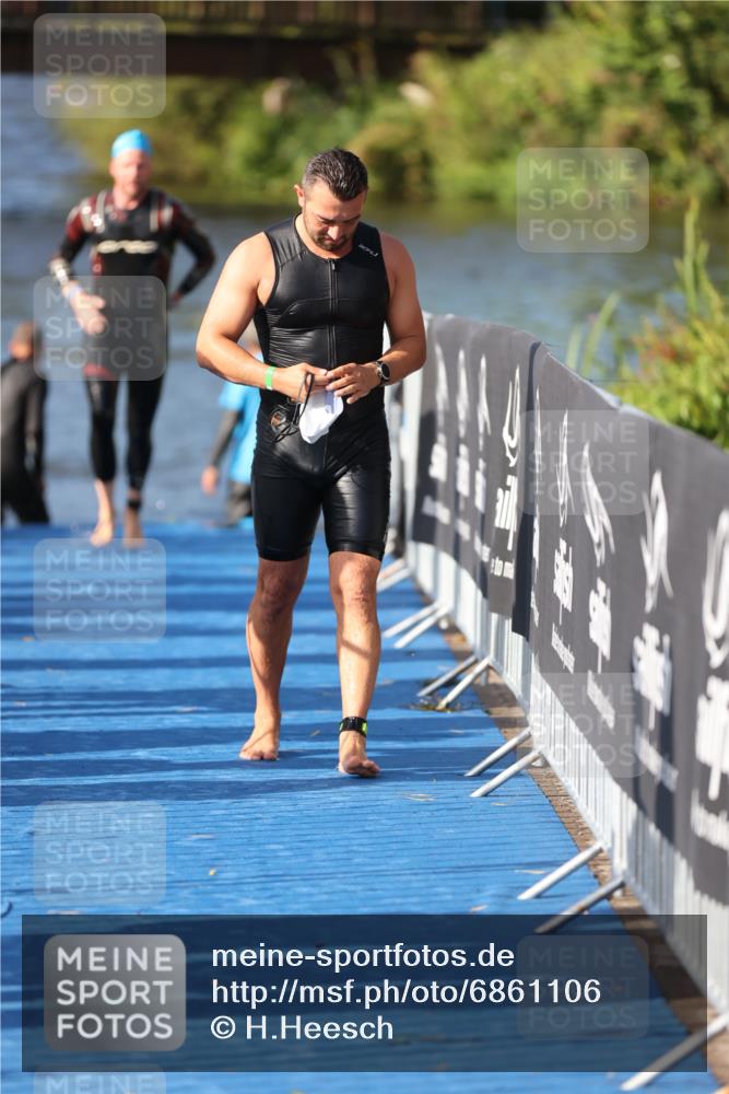 25.08.2024 - Elbe Triathlon Hamburg H.Heesch http://msf.ph/oto/6861106 25.08.2024 09:16:36 Schwimmen 390 meine-sportfotos.de