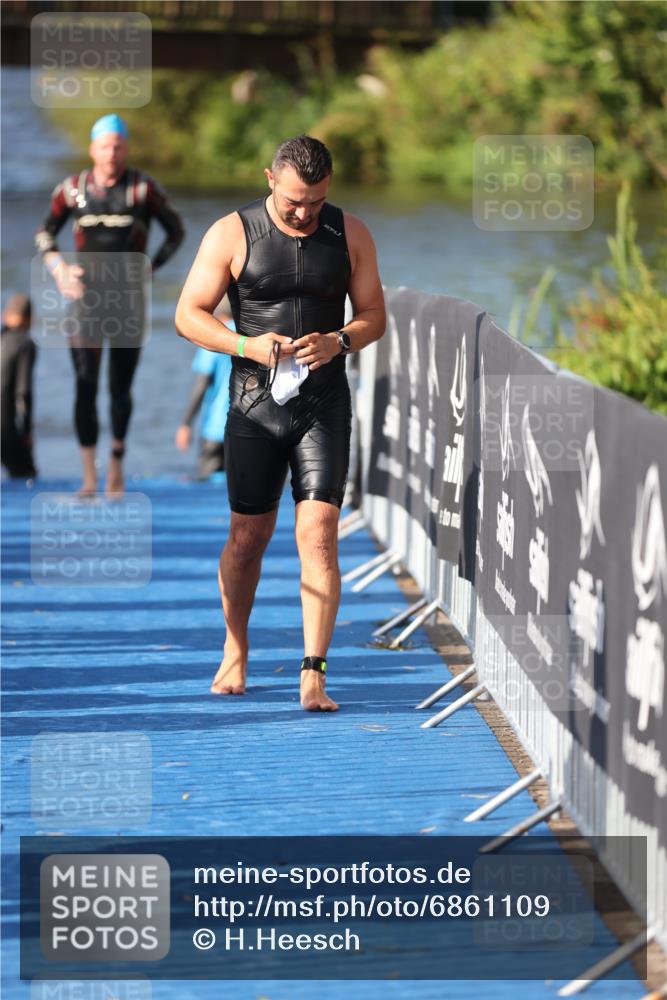 25.08.2024 - Elbe Triathlon Hamburg H.Heesch http://msf.ph/oto/6861109 25.08.2024 09:16:36 Schwimmen 390 meine-sportfotos.de