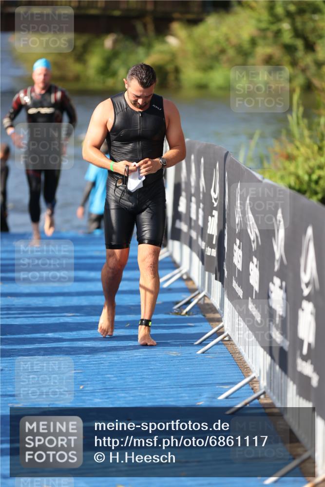 25.08.2024 - Elbe Triathlon Hamburg H.Heesch http://msf.ph/oto/6861117 25.08.2024 09:16:36 Schwimmen 390 meine-sportfotos.de
