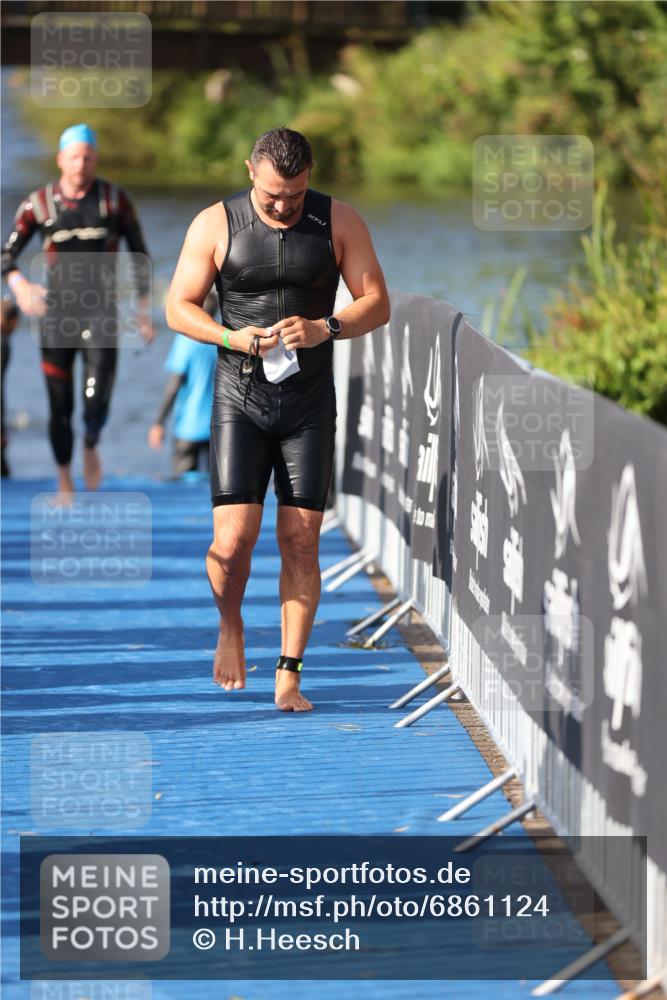 25.08.2024 - Elbe Triathlon Hamburg H.Heesch http://msf.ph/oto/6861124 25.08.2024 09:16:36 Schwimmen 390 meine-sportfotos.de