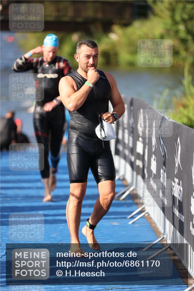 25.08.2024 - Elbe Triathlon Hamburg H.Heesch http://msf.ph/oto/6861170 25.08.2024 09:16:39 Schwimmen 390 meine-sportfotos.de