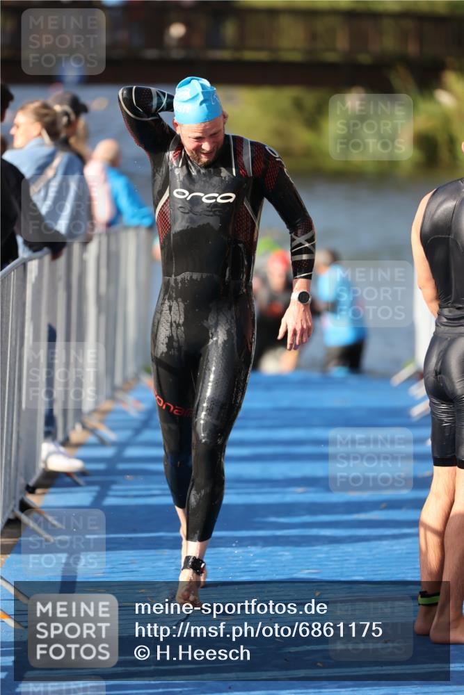25.08.2024 - Elbe Triathlon Hamburg H.Heesch http://msf.ph/oto/6861175 25.08.2024 09:16:40 Schwimmen 390 meine-sportfotos.de