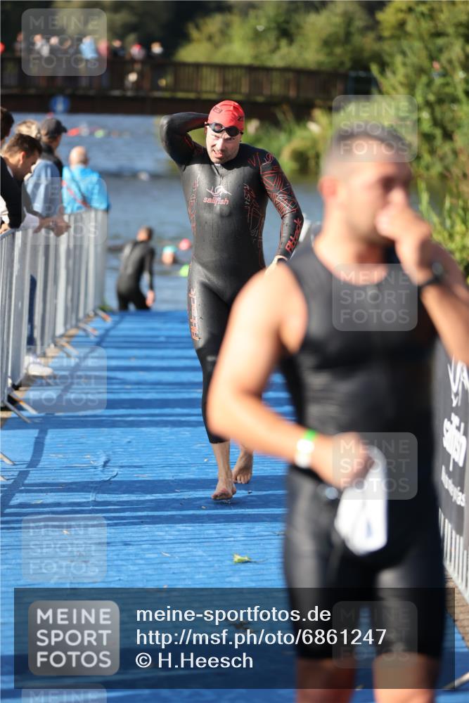 25.08.2024 - Elbe Triathlon Hamburg H.Heesch http://msf.ph/oto/6861247 25.08.2024 09:16:51 Schwimmen 347, 387, 390 meine-sportfotos.de