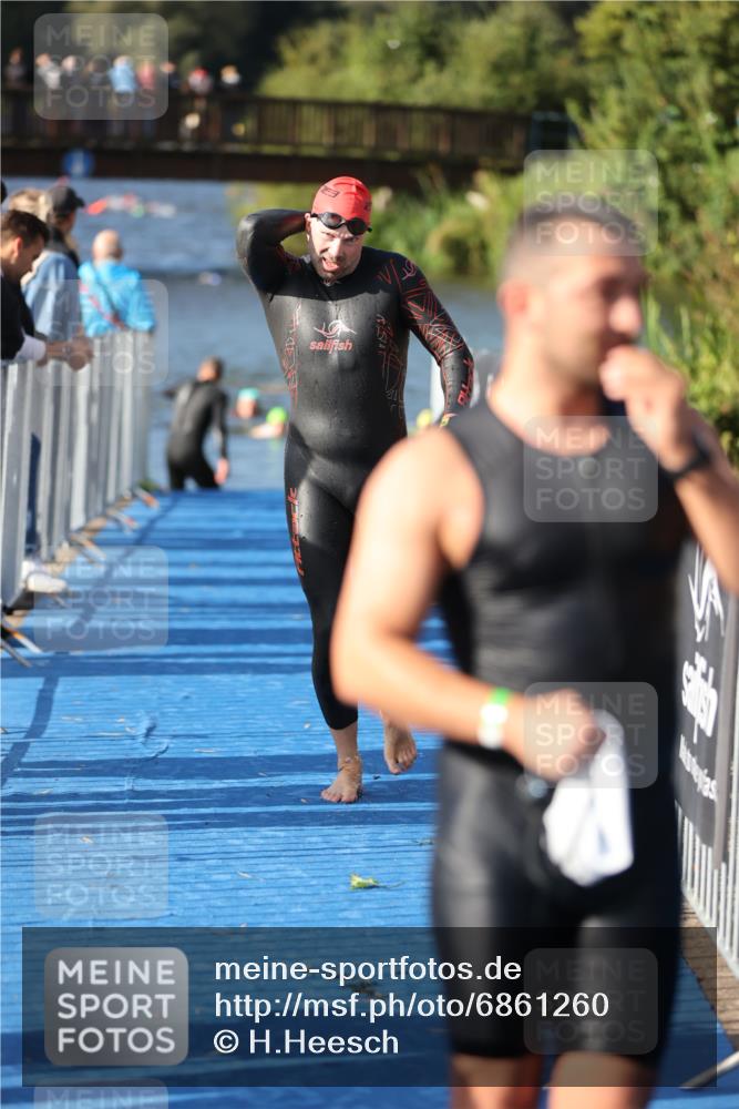 25.08.2024 - Elbe Triathlon Hamburg H.Heesch http://msf.ph/oto/6861260 25.08.2024 09:16:51 Schwimmen 347, 387, 390 meine-sportfotos.de
