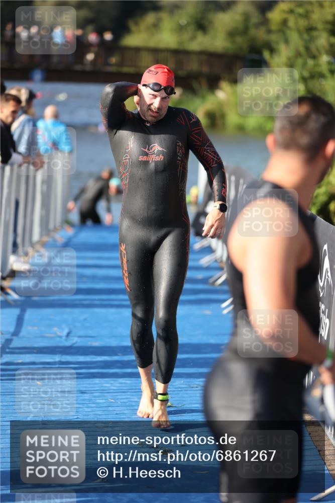25.08.2024 - Elbe Triathlon Hamburg H.Heesch http://msf.ph/oto/6861267 25.08.2024 09:16:52 Schwimmen 347, 387, 390 meine-sportfotos.de