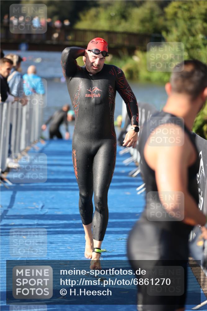 25.08.2024 - Elbe Triathlon Hamburg H.Heesch http://msf.ph/oto/6861270 25.08.2024 09:16:52 Schwimmen 347, 387, 390 meine-sportfotos.de