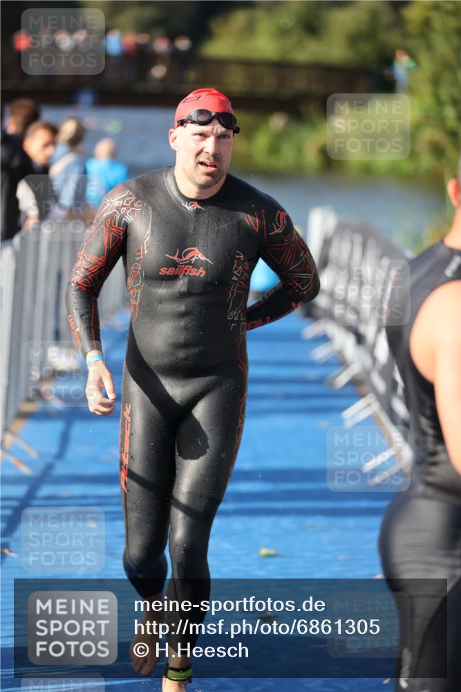 25.08.2024 - Elbe Triathlon Hamburg H.Heesch http://msf.ph/oto/6861305 25.08.2024 09:16:53 Schwimmen 347, 387, 390 meine-sportfotos.de