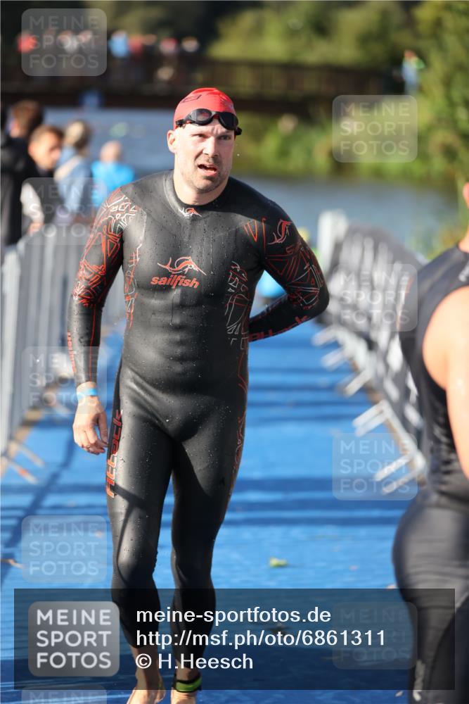 25.08.2024 - Elbe Triathlon Hamburg H.Heesch http://msf.ph/oto/6861311 25.08.2024 09:16:53 Schwimmen 347, 387, 390 meine-sportfotos.de