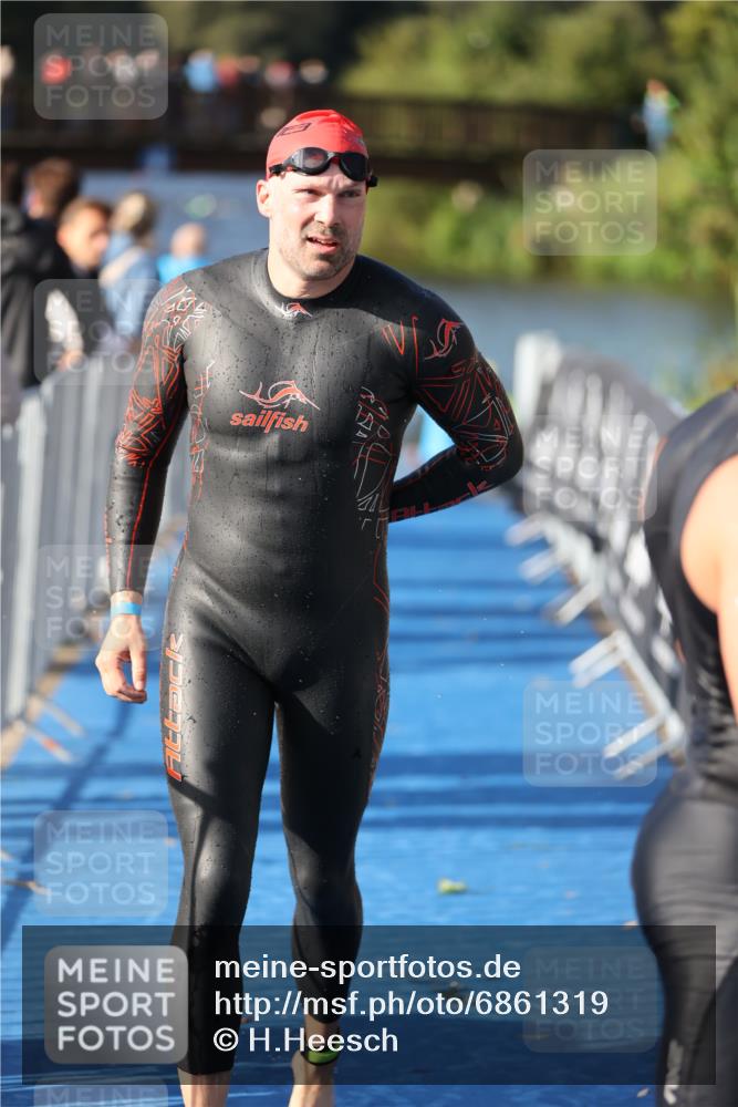 25.08.2024 - Elbe Triathlon Hamburg H.Heesch http://msf.ph/oto/6861319 25.08.2024 09:16:53 Schwimmen 347, 387, 390 meine-sportfotos.de