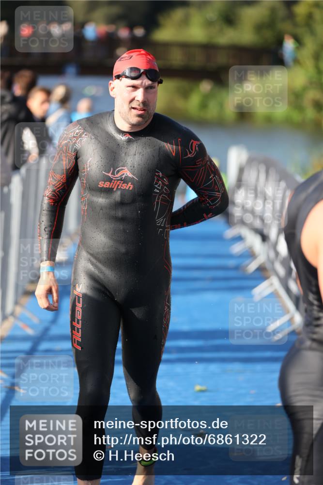 25.08.2024 - Elbe Triathlon Hamburg H.Heesch http://msf.ph/oto/6861322 25.08.2024 09:16:53 Schwimmen 347, 387, 390 meine-sportfotos.de