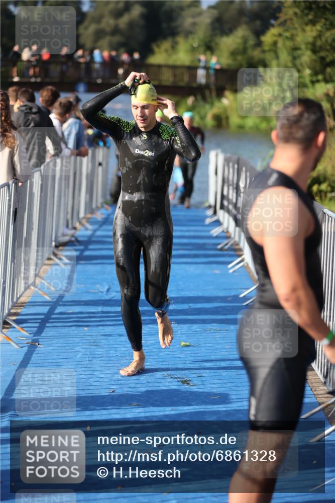 25.08.2024 - Elbe Triathlon Hamburg H.Heesch http://msf.ph/oto/6861328 25.08.2024 09:17:08 Schwimmen 304, 307, 347, 370, 378, 387, 417, 434 meine-sportfotos.de