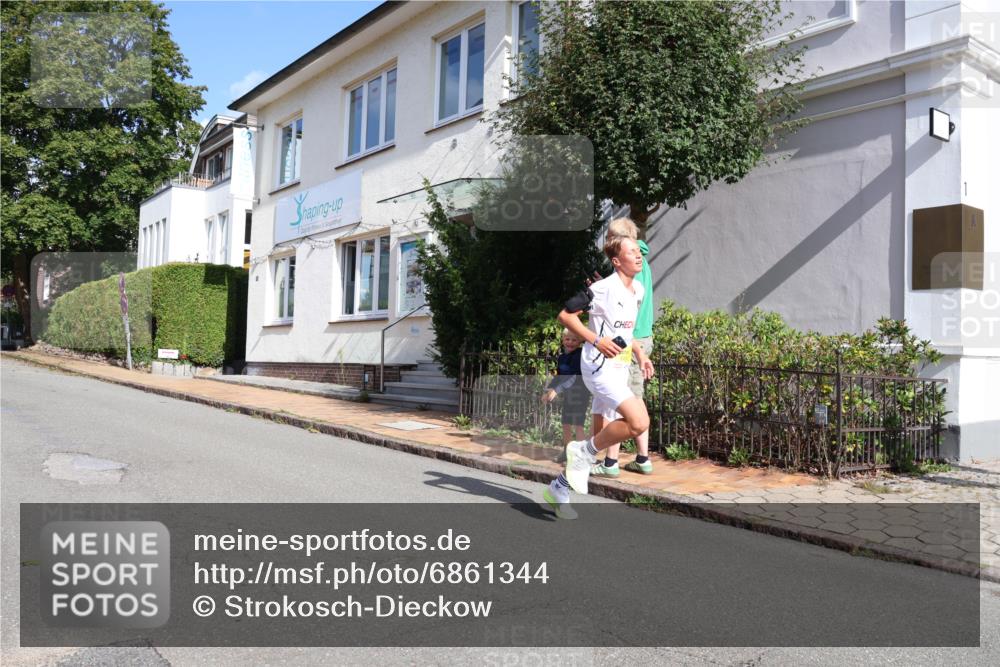 25.08.2024 - 20. Blankeneser Heldenlauf Strokosch-Dieckow http://msf.ph/oto/6861344 25.08.2024 10:15:17 Ziel 6458 meine-sportfotos.de
