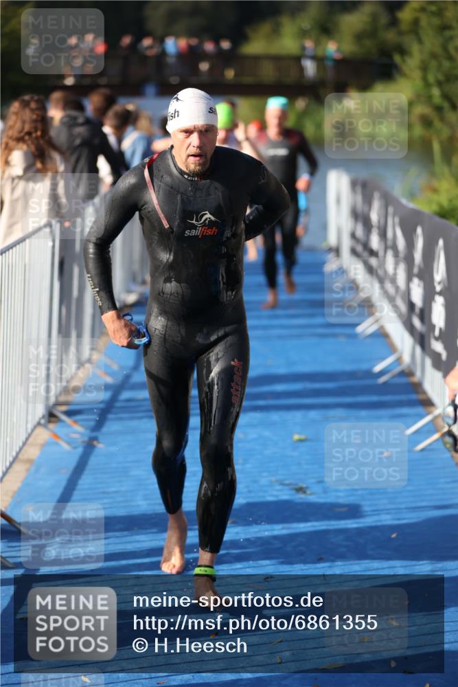 25.08.2024 - Elbe Triathlon Hamburg H.Heesch http://msf.ph/oto/6861355 25.08.2024 09:17:12 Schwimmen 304, 307, 347, 370, 378, 387, 417, 434 meine-sportfotos.de