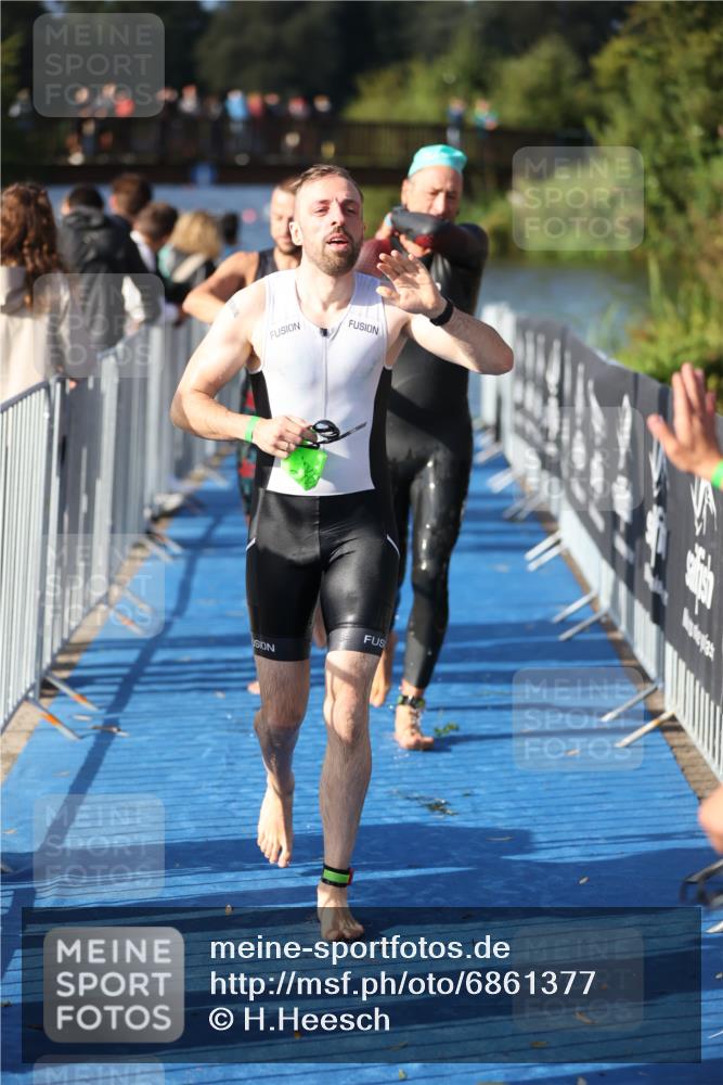 25.08.2024 - Elbe Triathlon Hamburg H.Heesch http://msf.ph/oto/6861377 25.08.2024 09:17:15 Schwimmen 304, 307, 347, 370, 378, 387, 417, 434 meine-sportfotos.de