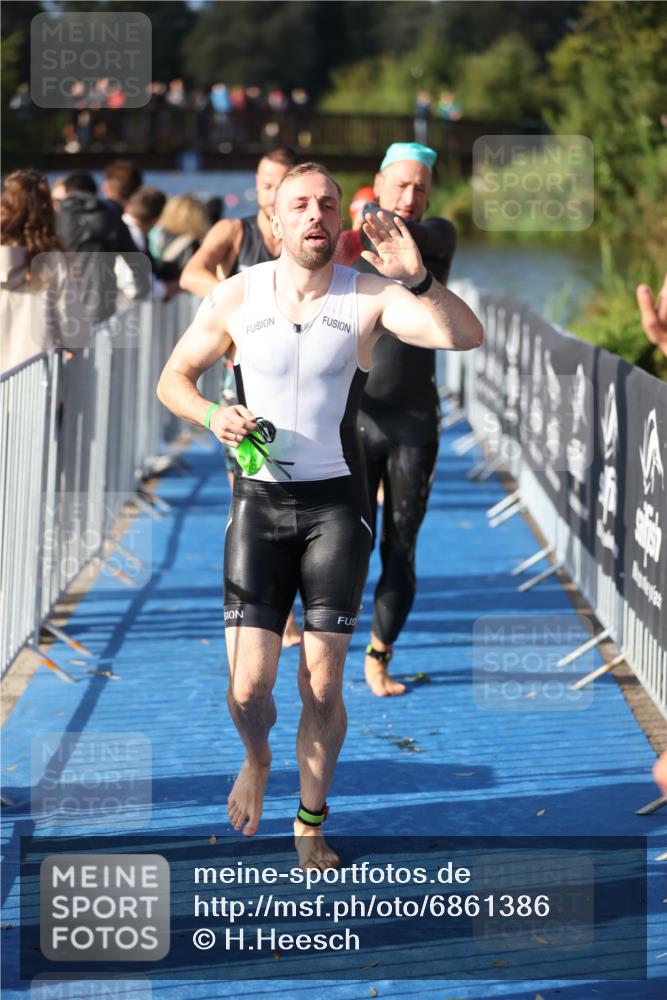 25.08.2024 - Elbe Triathlon Hamburg H.Heesch http://msf.ph/oto/6861386 25.08.2024 09:17:15 Schwimmen 304, 307, 347, 370, 378, 387, 417, 434 meine-sportfotos.de