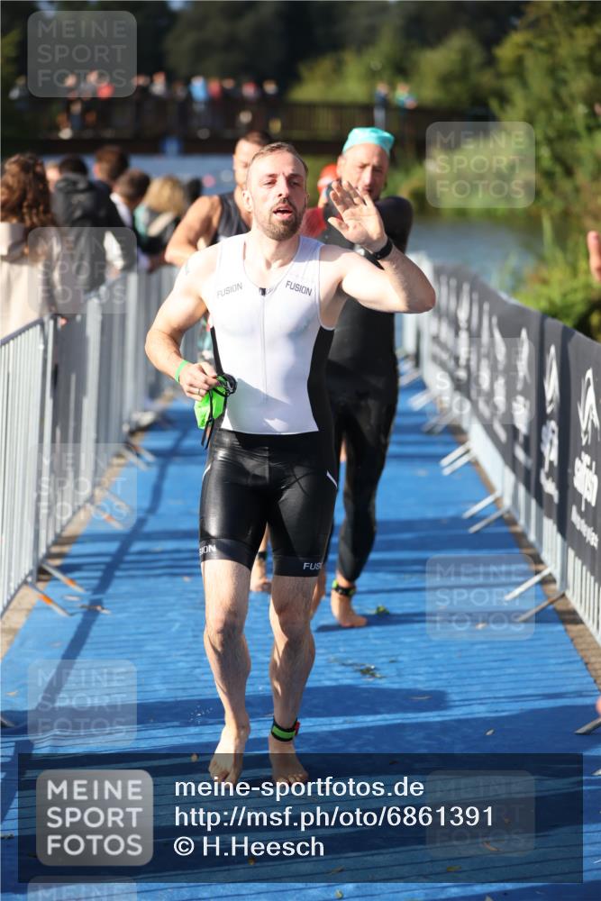 25.08.2024 - Elbe Triathlon Hamburg H.Heesch http://msf.ph/oto/6861391 25.08.2024 09:17:15 Schwimmen 304, 307, 347, 370, 378, 387, 417, 434 meine-sportfotos.de
