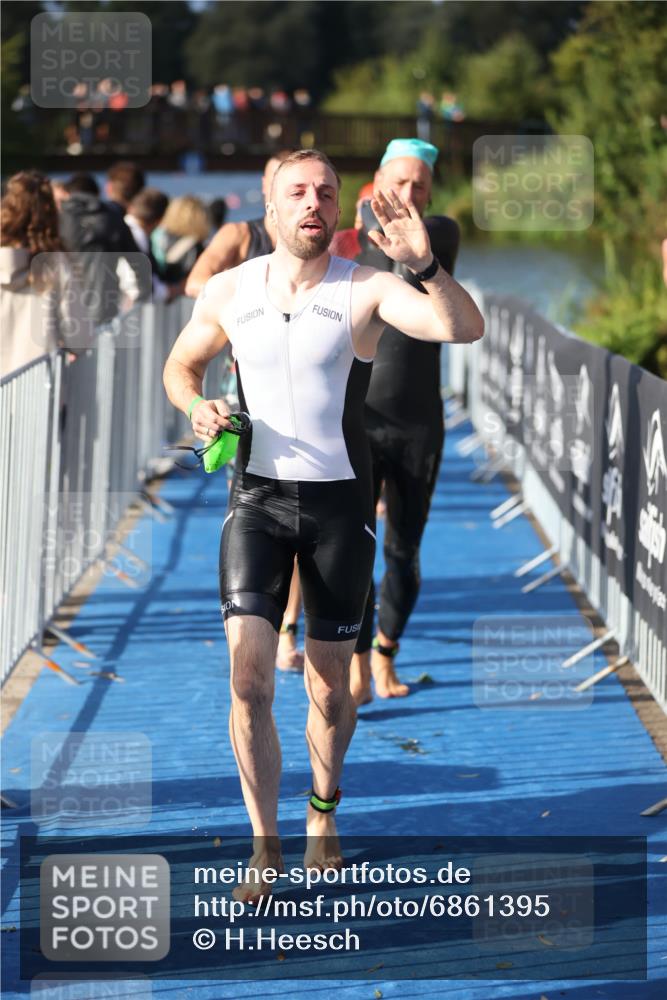 25.08.2024 - Elbe Triathlon Hamburg H.Heesch http://msf.ph/oto/6861395 25.08.2024 09:17:15 Schwimmen 304, 307, 347, 370, 378, 387, 417, 434 meine-sportfotos.de