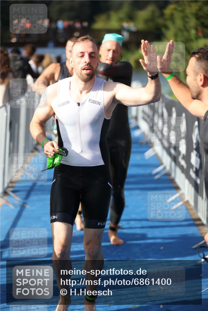 25.08.2024 - Elbe Triathlon Hamburg H.Heesch http://msf.ph/oto/6861400 25.08.2024 09:17:16 Schwimmen 304, 307, 347, 370, 378, 387, 417, 434 meine-sportfotos.de