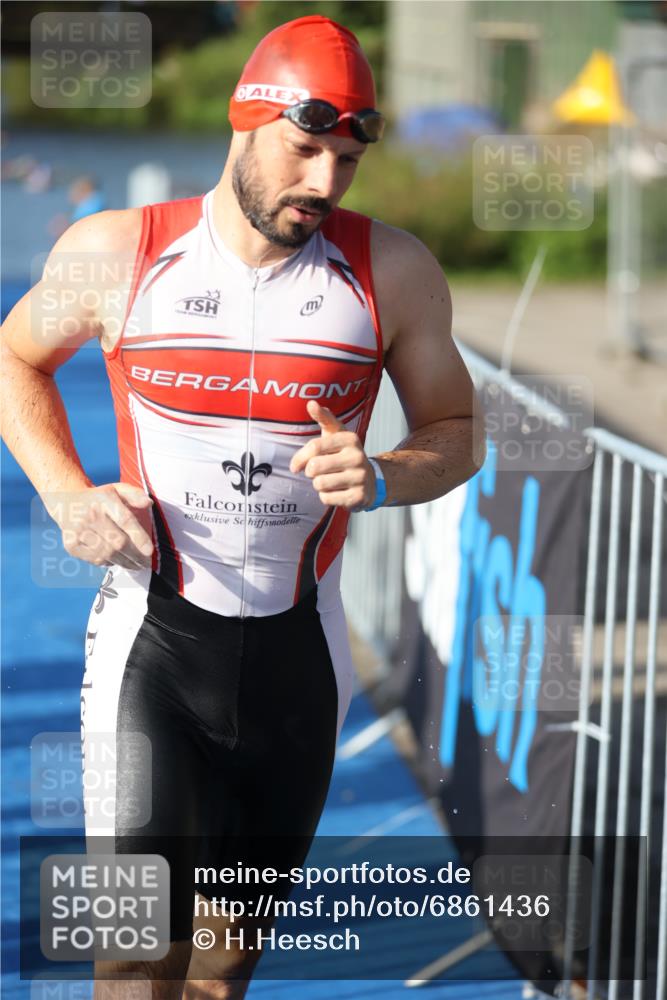 25.08.2024 - Elbe Triathlon Hamburg H.Heesch http://msf.ph/oto/6861436 25.08.2024 09:17:19 Schwimmen 304, 307, 347, 370, 378, 417, 434 meine-sportfotos.de