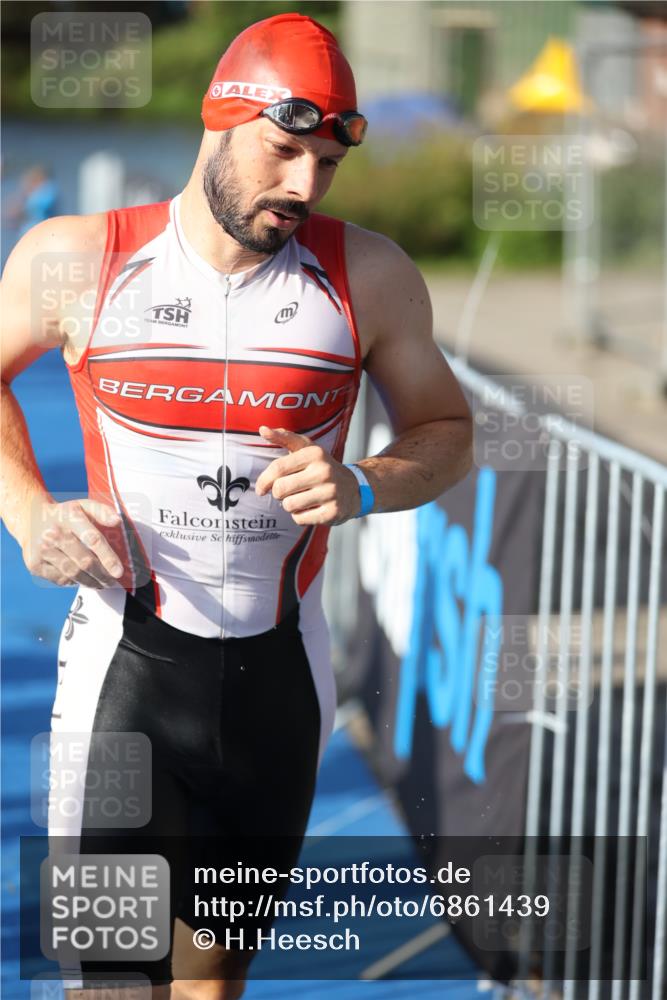 25.08.2024 - Elbe Triathlon Hamburg H.Heesch http://msf.ph/oto/6861439 25.08.2024 09:17:19 Schwimmen 304, 307, 347, 370, 378, 417, 434 meine-sportfotos.de