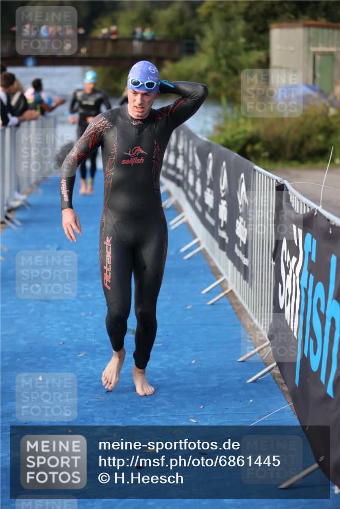 25.08.2024 - Elbe Triathlon Hamburg H.Heesch http://msf.ph/oto/6861445 25.08.2024 09:17:54 Schwimmen 381, 421 meine-sportfotos.de