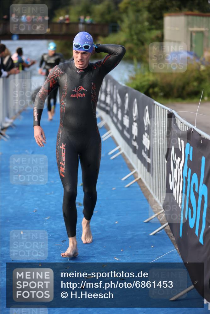 25.08.2024 - Elbe Triathlon Hamburg H.Heesch http://msf.ph/oto/6861453 25.08.2024 09:17:54 Schwimmen 381, 421 meine-sportfotos.de