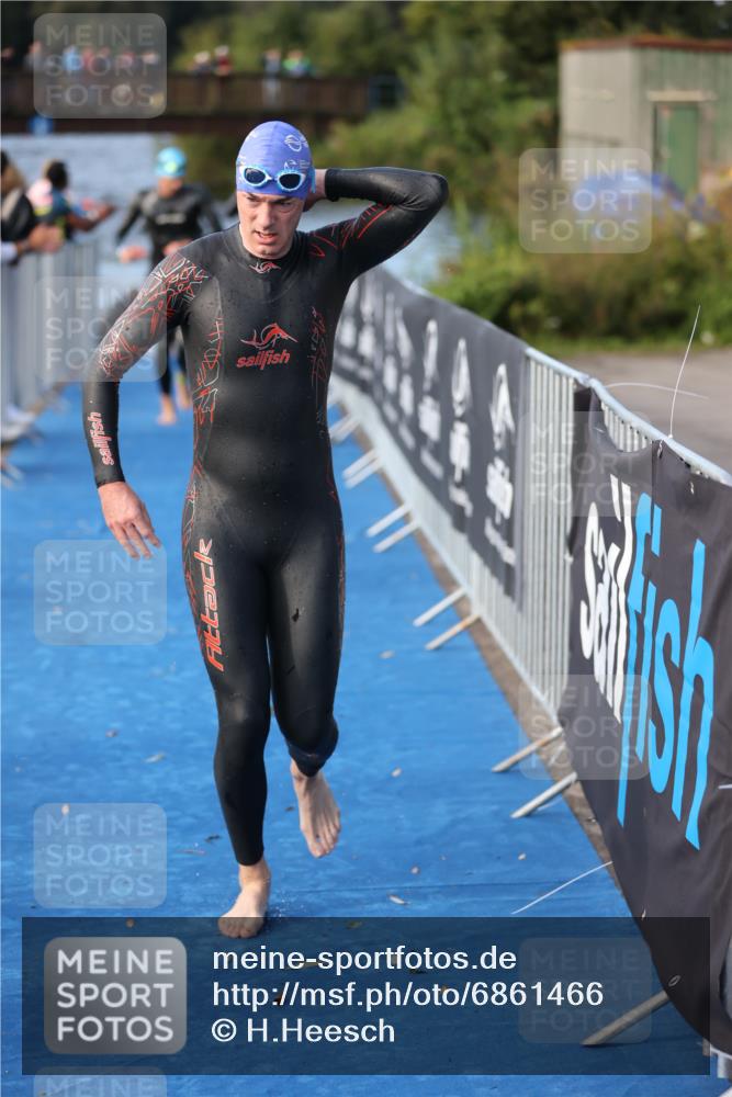 25.08.2024 - Elbe Triathlon Hamburg H.Heesch http://msf.ph/oto/6861466 25.08.2024 09:17:54 Schwimmen 381, 421 meine-sportfotos.de