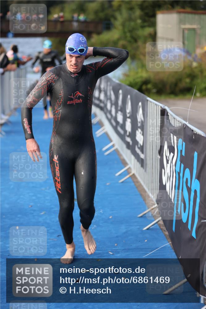 25.08.2024 - Elbe Triathlon Hamburg H.Heesch http://msf.ph/oto/6861469 25.08.2024 09:17:54 Schwimmen 381, 421 meine-sportfotos.de