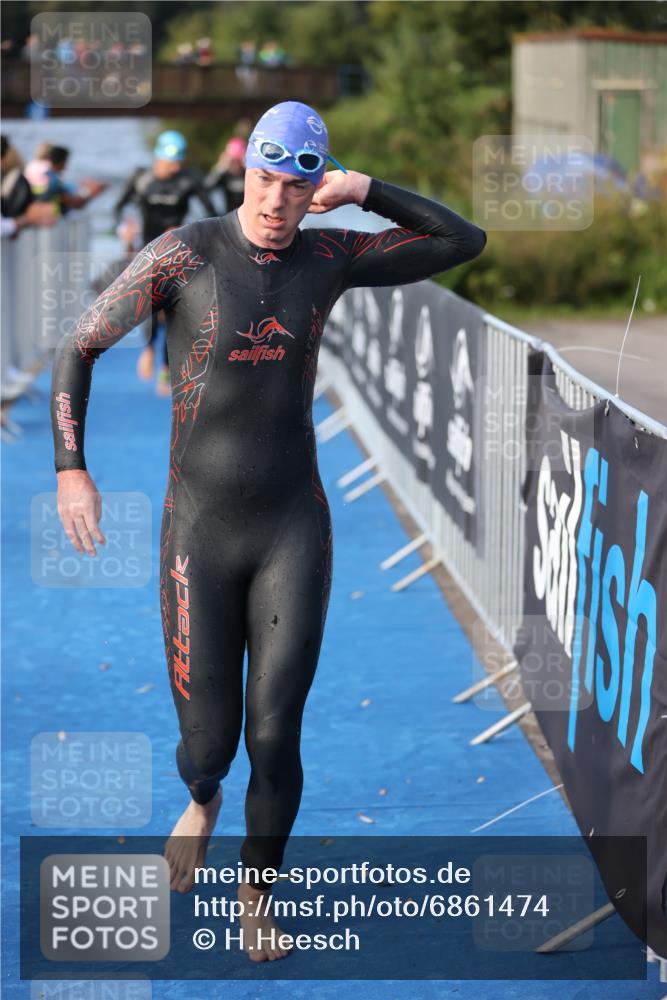 25.08.2024 - Elbe Triathlon Hamburg H.Heesch http://msf.ph/oto/6861474 25.08.2024 09:17:54 Schwimmen 381, 421 meine-sportfotos.de