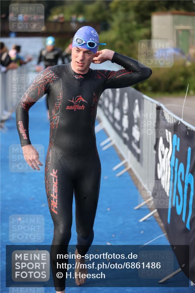 25.08.2024 - Elbe Triathlon Hamburg H.Heesch http://msf.ph/oto/6861486 25.08.2024 09:17:54 Schwimmen 381, 421 meine-sportfotos.de