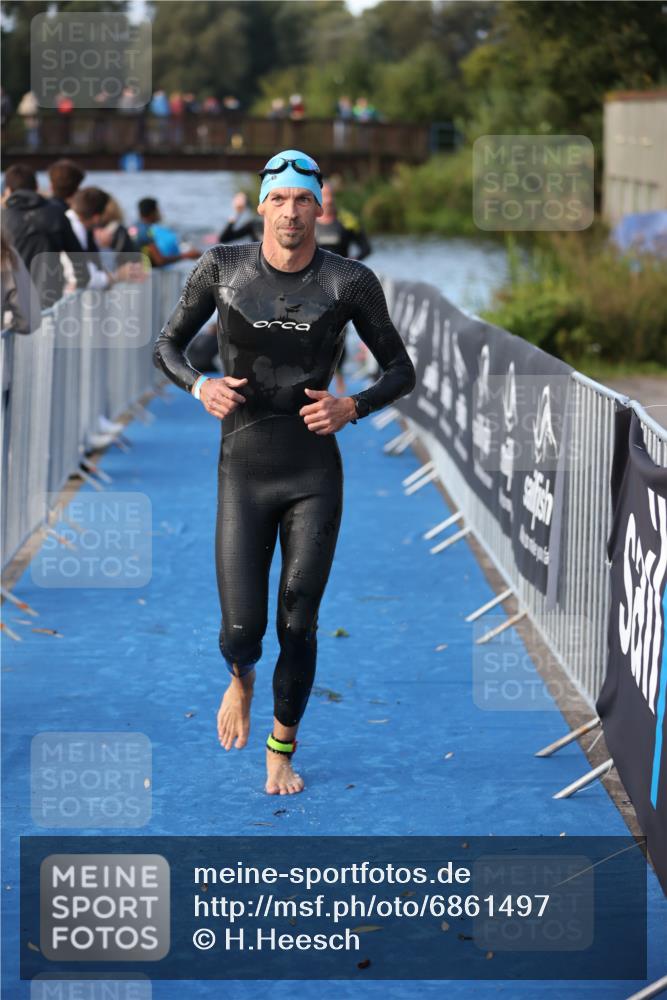 25.08.2024 - Elbe Triathlon Hamburg H.Heesch http://msf.ph/oto/6861497 25.08.2024 09:17:58 Schwimmen 361, 381, 384, 421, 435 meine-sportfotos.de