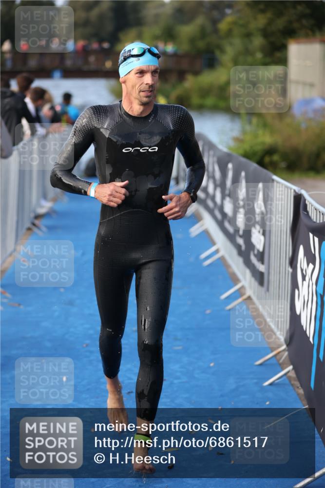 25.08.2024 - Elbe Triathlon Hamburg H.Heesch http://msf.ph/oto/6861517 25.08.2024 09:17:58 Schwimmen 361, 381, 384, 421, 435 meine-sportfotos.de