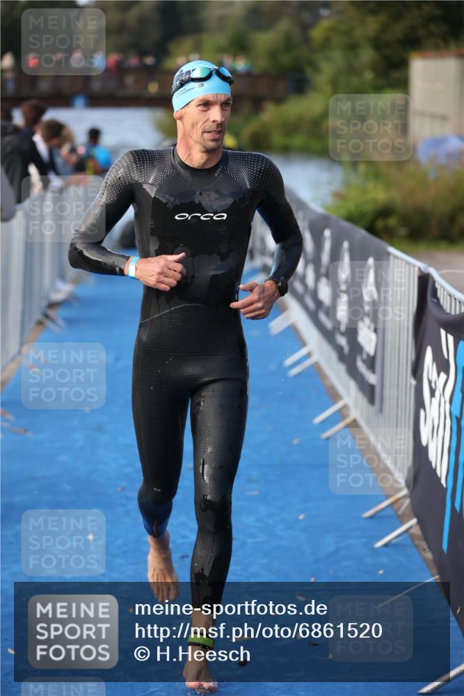 25.08.2024 - Elbe Triathlon Hamburg H.Heesch http://msf.ph/oto/6861520 25.08.2024 09:17:58 Schwimmen 361, 381, 384, 421, 435 meine-sportfotos.de