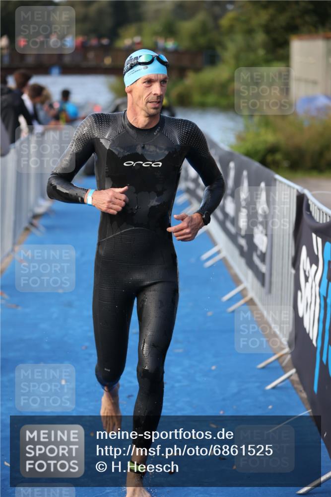 25.08.2024 - Elbe Triathlon Hamburg H.Heesch http://msf.ph/oto/6861525 25.08.2024 09:17:58 Schwimmen 361, 381, 384, 421, 435 meine-sportfotos.de